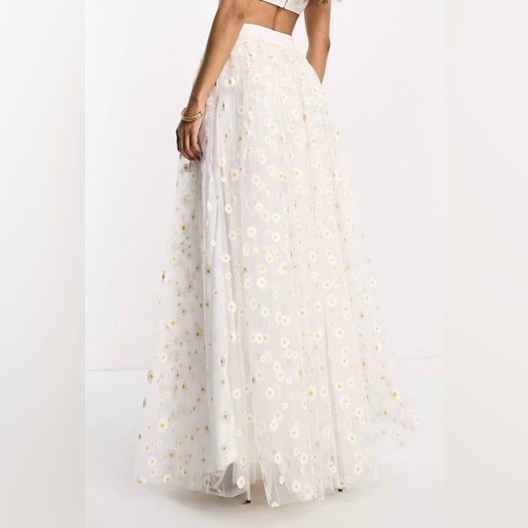 Lace & Beads exclusive tulle bralette and maxi skirt in white Daisy - set - Picture 5 of 8